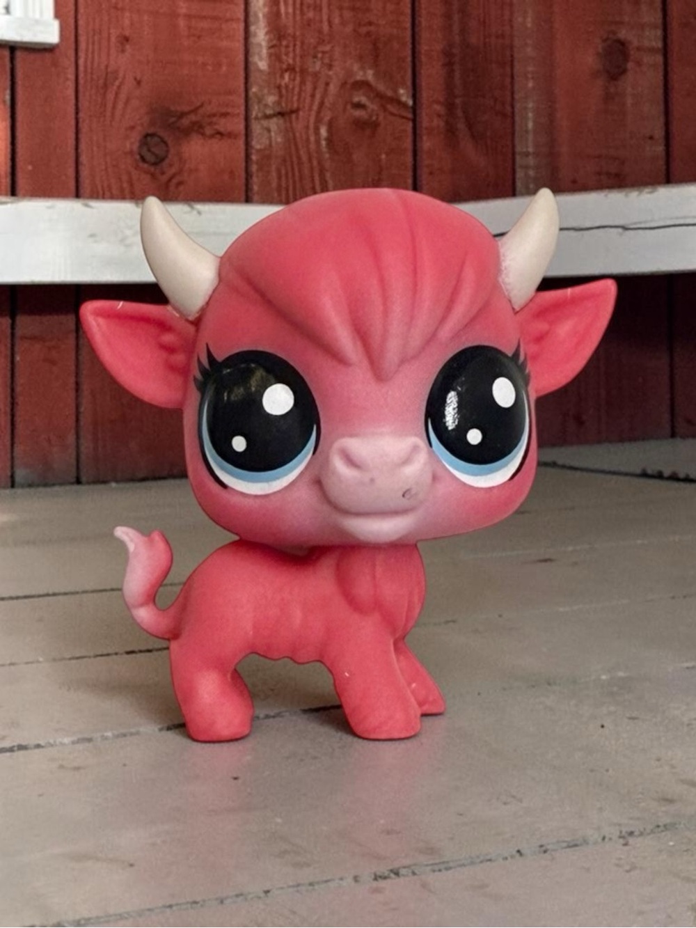 littlest pet shop # 3-94 fausto bullmer burgundy cow with horns & blue eyes